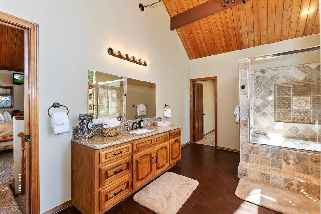 Stunning Lake View Game Room Spa Walk To Village Lake Arrowhead Esterno foto
